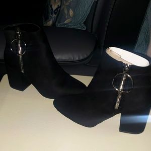 New Shoe dazzle Suede-like Black Booties sz 9